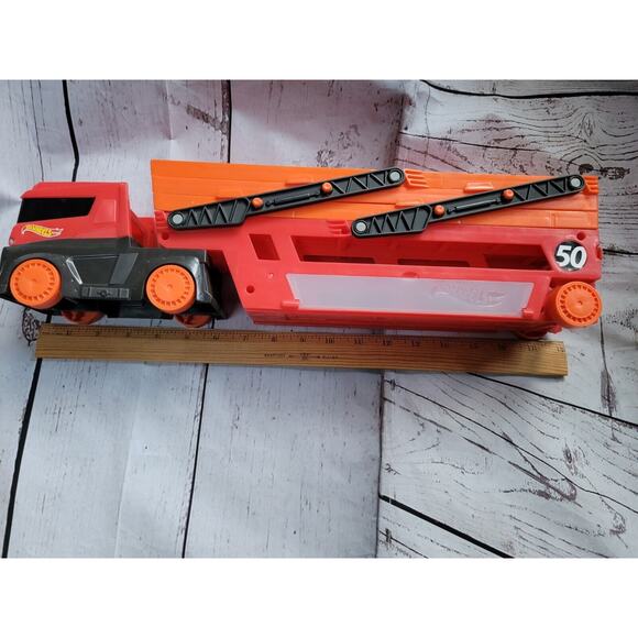 Hot Wheels Mega Big Hauler Truck Transporter Expandable Carrier Truck - Picture 8 of 8